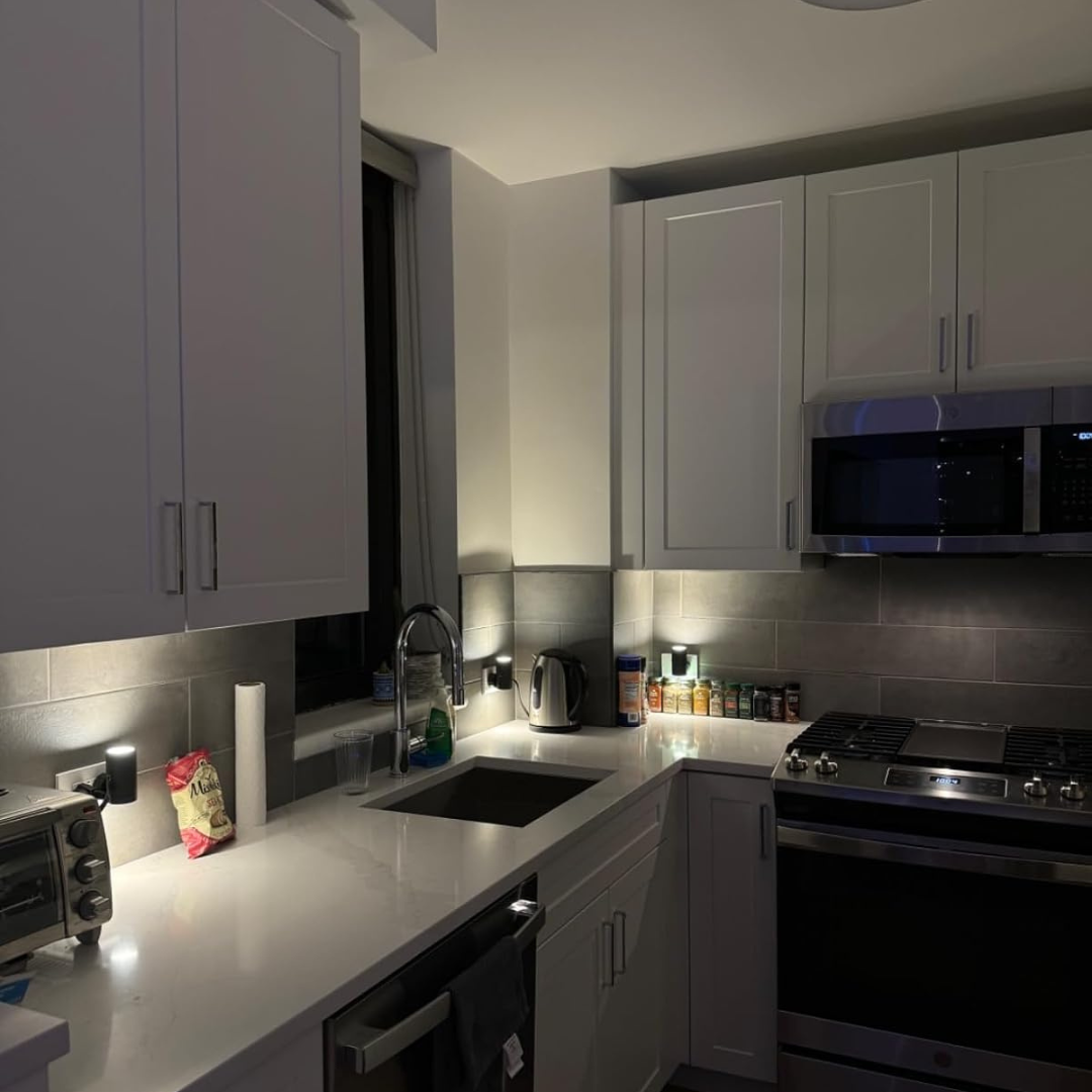 Lumovista LED Night Light, 3000K Warm White, Day/Night Sensor, 10W